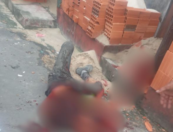 Pedreiro é esfaqueado em obra por suposta dívida em Manaus