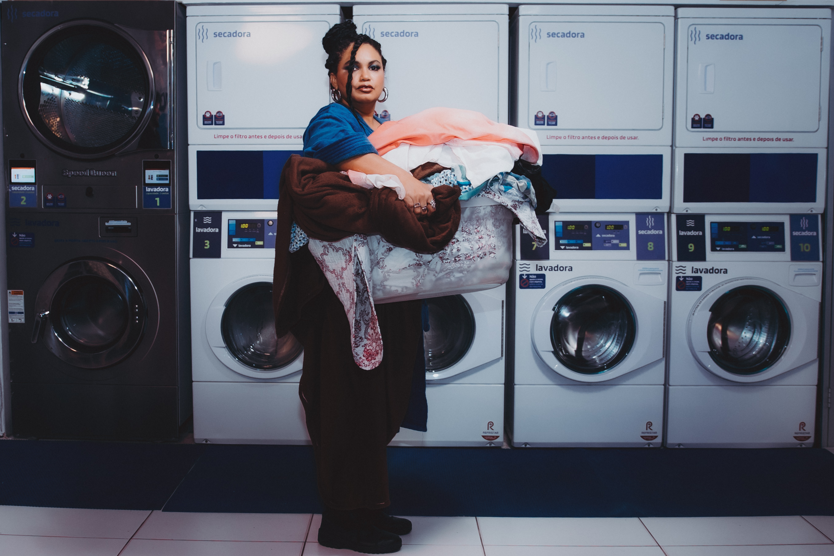 Elisa Maia transforma o cotidiano em poesia sonora no single “Ruídos da Casa”