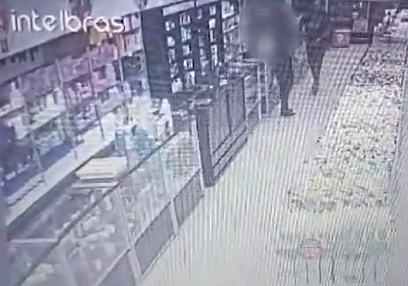 Vídeo: Bandido dá prejuízo de R$ 20 mil na Comepi do Nova Cidade; veja