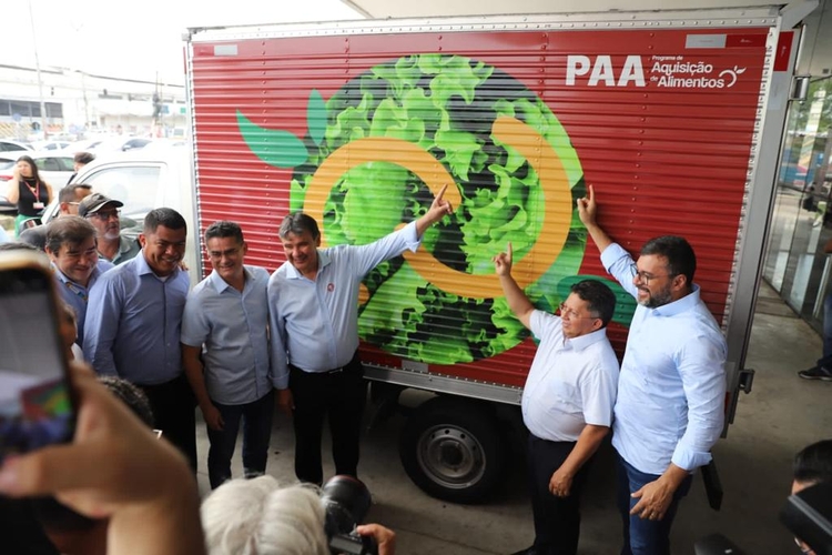 Governo recebe caminhões baú para apoiar o escoamento da produção rural no Amazonas