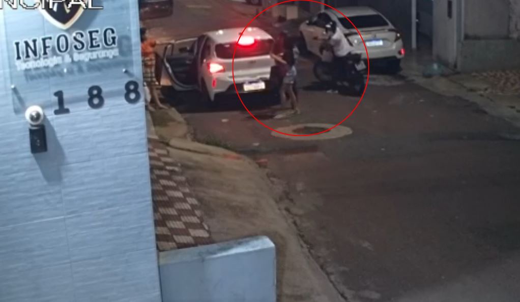 Vídeo: pistoleiro mata dona de choperia em Manaus