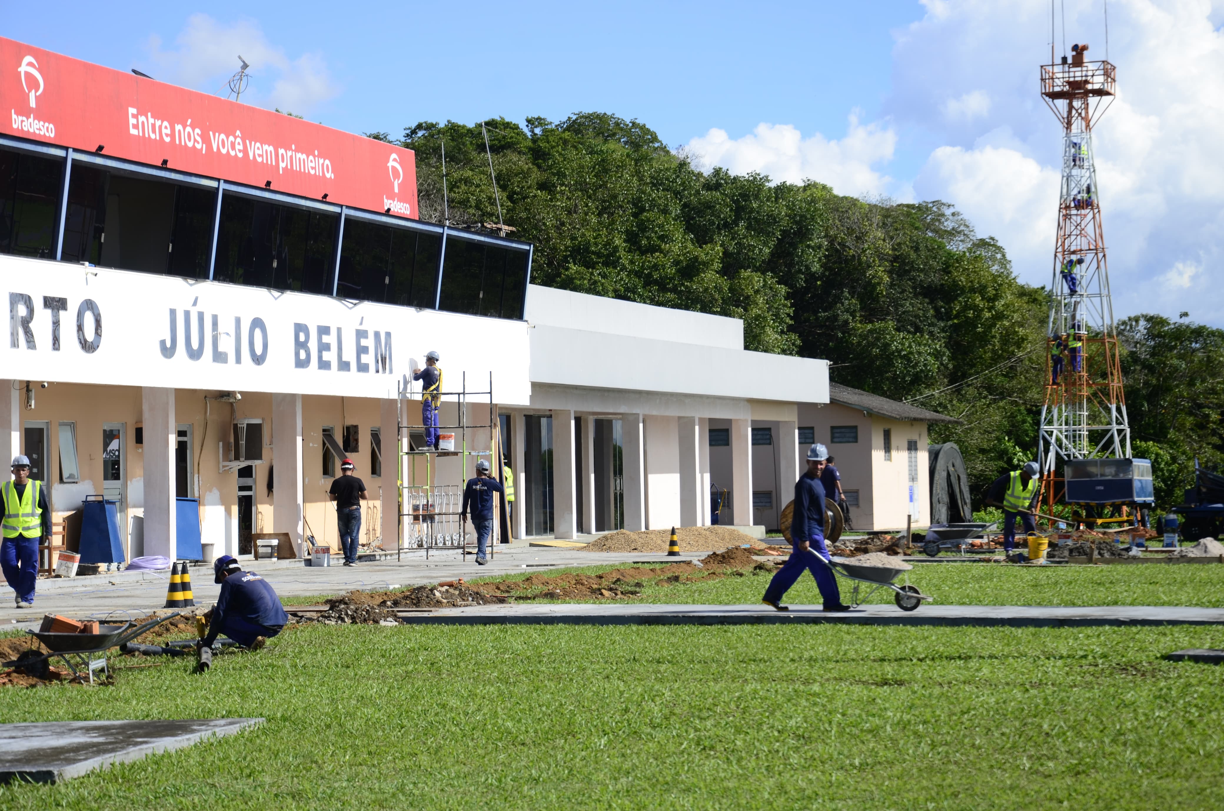Serviços de revitalização avançam no Aeroporto Júlio Belém, em Parintins
