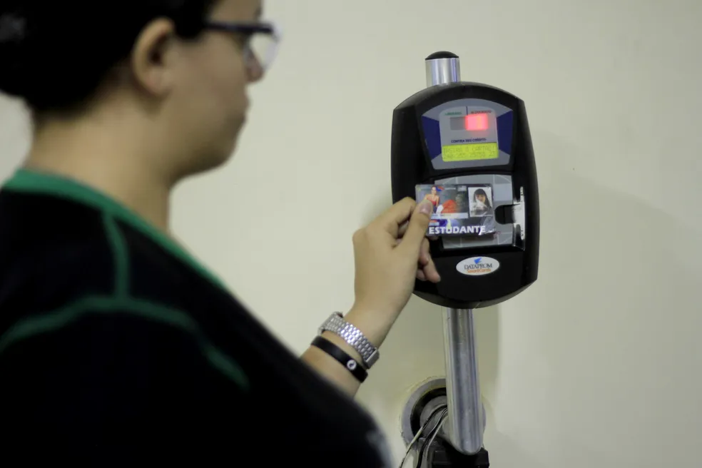 Operação prende grupo suspeito de fraude na meia-passagem em Manaus