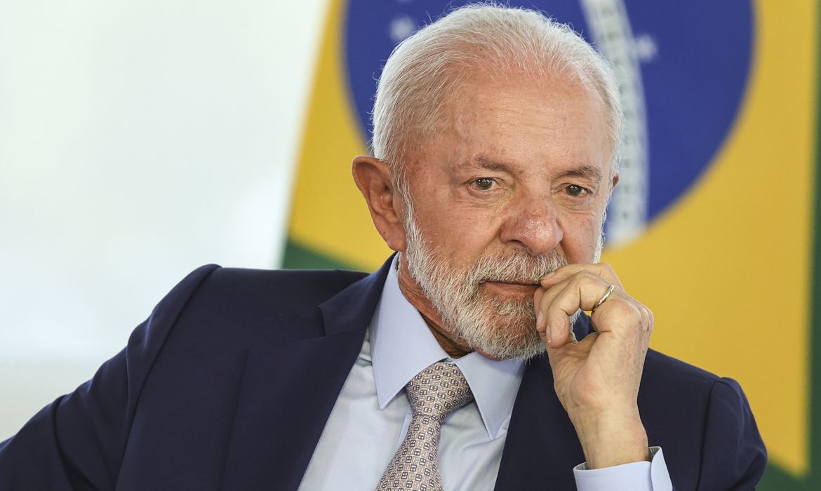 Após crise de labirintite, Lula está bem e permanece em repouso no Alvorada