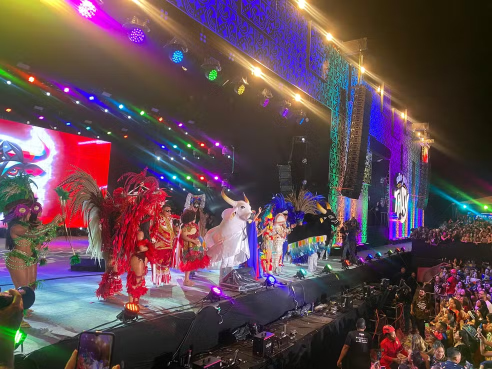 Boi Bumbá de Parintins e Bumba meu boi do Maranhão fazem encontro no São João da Thay