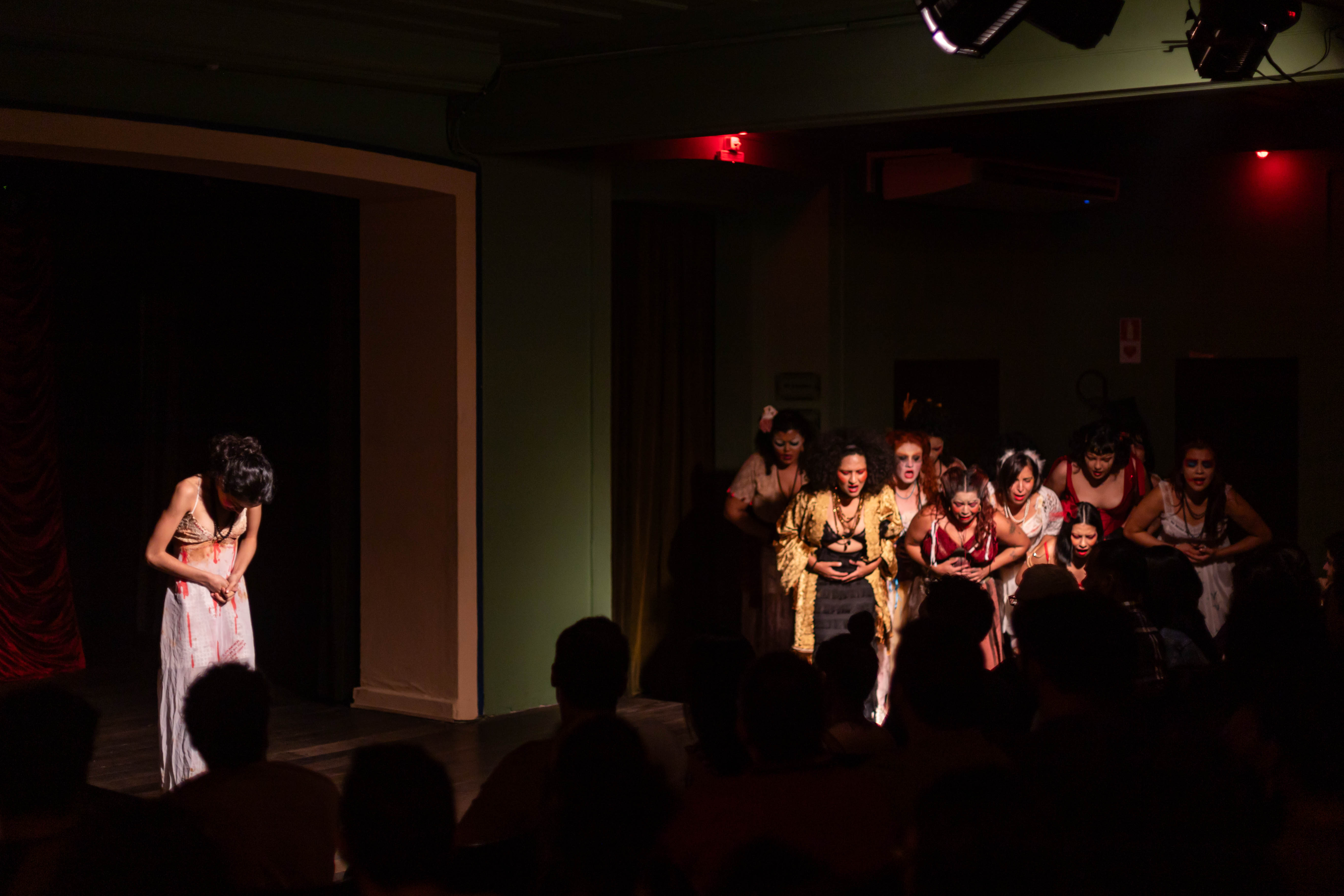 Ingressos para ‘Cabaré Chinelo’ e ‘Sebastião’ são opções para presentes de Natal