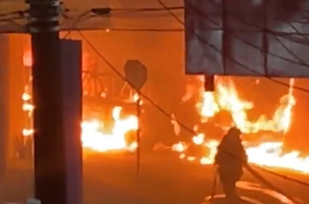 Vídeo: Ônibus explode na Cachoeirinha, em Manaus