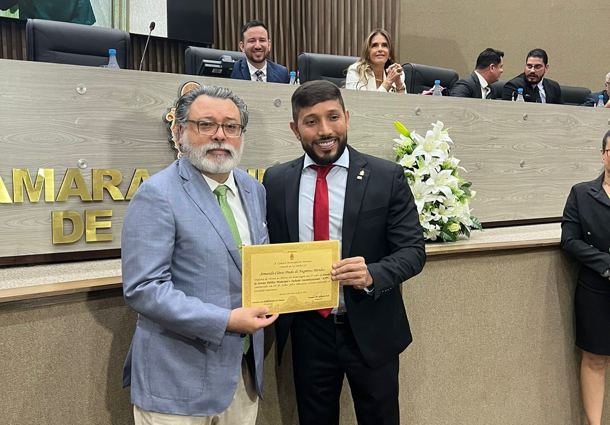 Filho de Amazonino Mendes recebe diploma de Honra ao Mérito na CMM