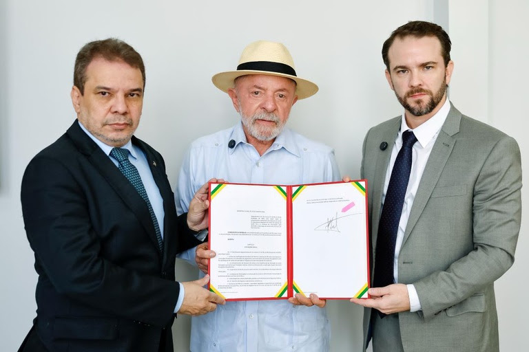 Lula assina decreto que bloqueia recursos financeiros de bets ilegais