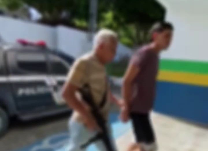 Vídeo: PC prende homem com mais de 60 denúncias de furto em comércios de Manaus