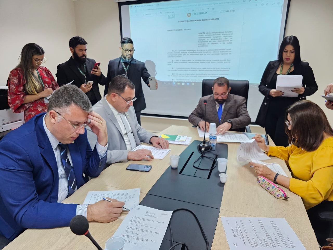 Comissão da CMM aprova projeto que proíbe venda de medicamentos em mercados e supermercados