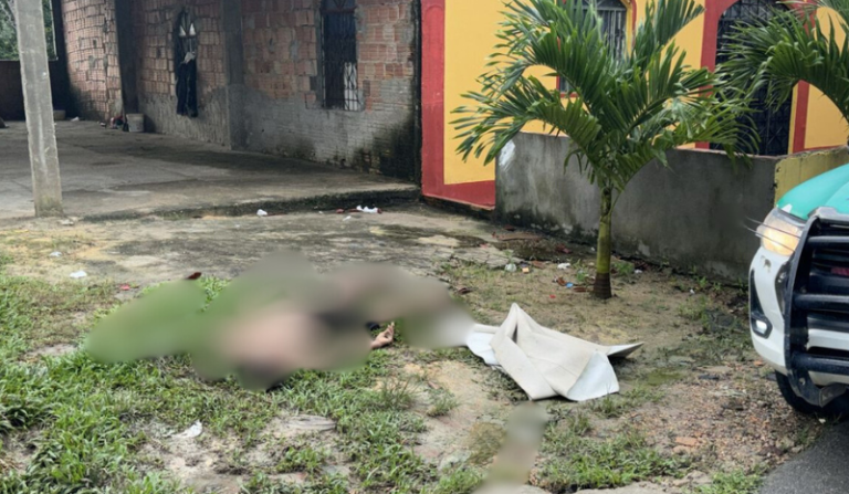 Homem é encontrado morto com marcas de tiros ao lado de igreja no Jorge Teixeira