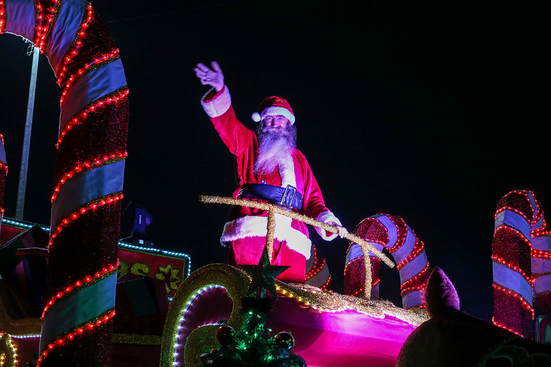 Prefeitura de Manaus realiza Parada Natalina na Ponta Negra