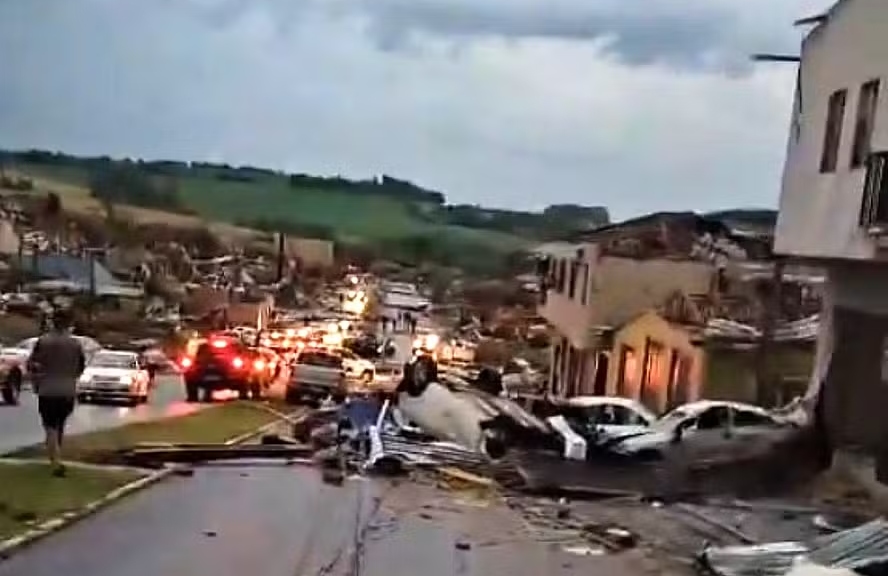 Vídeo: Ciclone causa destruição e deixa 4 mortos e 432 feridos no Paraná