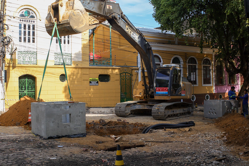 Rua Ferreira Pena começa a ganhar infraestrutura subterrânea em Manaus