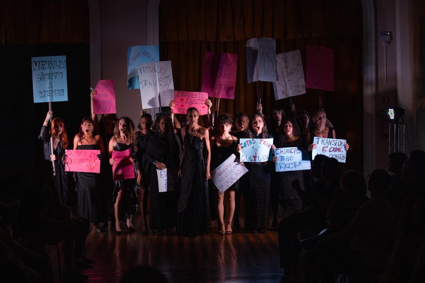 Festival de Teatro da Amazônia encerra 20ª edição neste domingo com ‘Antígona Travesti’ no Teatro Amazonas