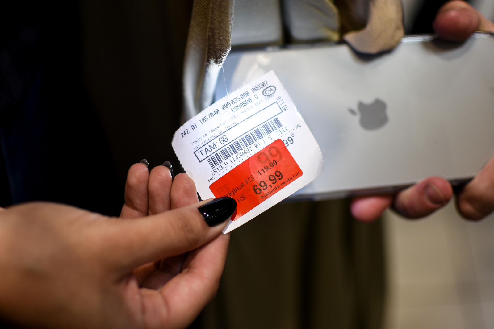 Procon-AM autua lojas de departamento por maquiagem de preços durante a Black Friday