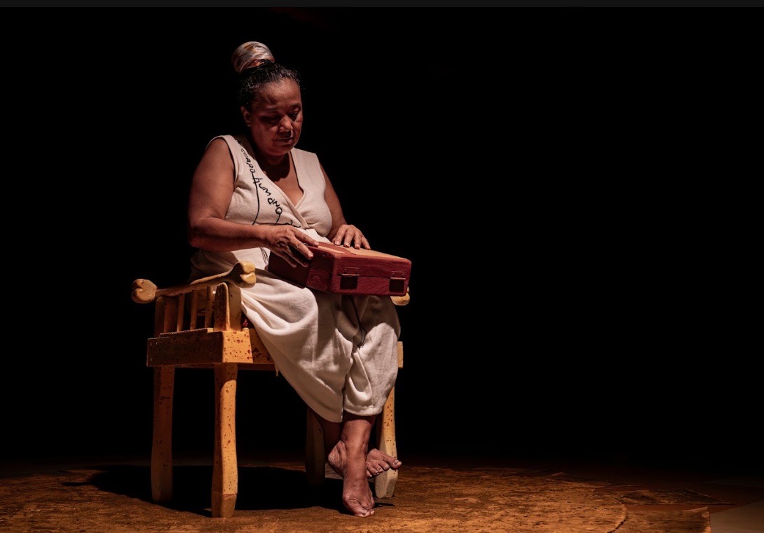 Teatro Amazonas recebe o espetáculo ‘Carta aos Meus Ossos’ nesta terça, com entrada gratuita