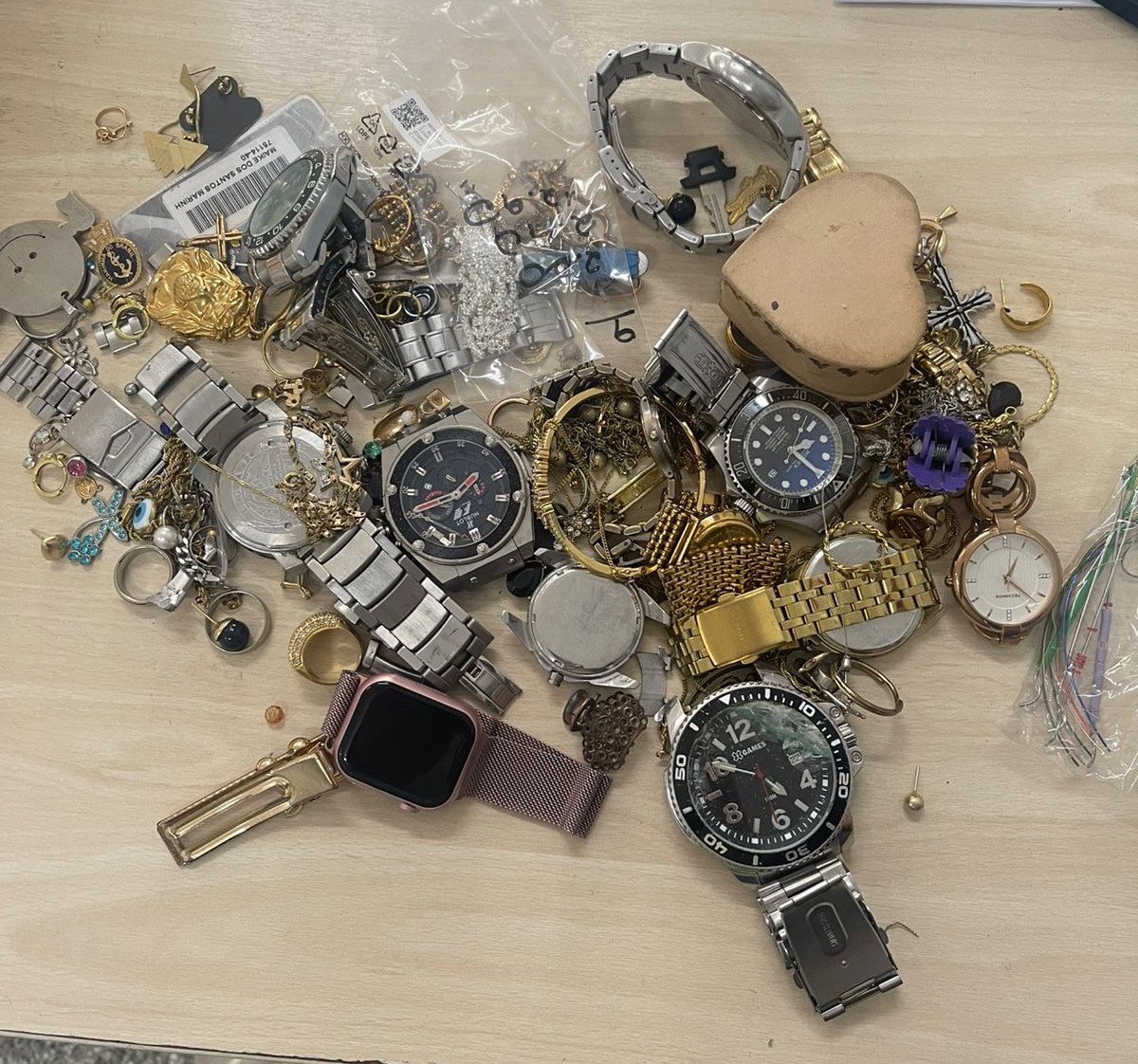 Pintor é preso por furtar joias avaliadas em R$ 200 mil de condomínio no Parque das Laranjeiras