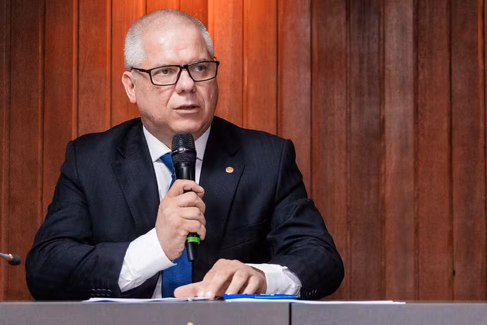 Ex-presidente do INSS é preso em operação contra desvios ilegais