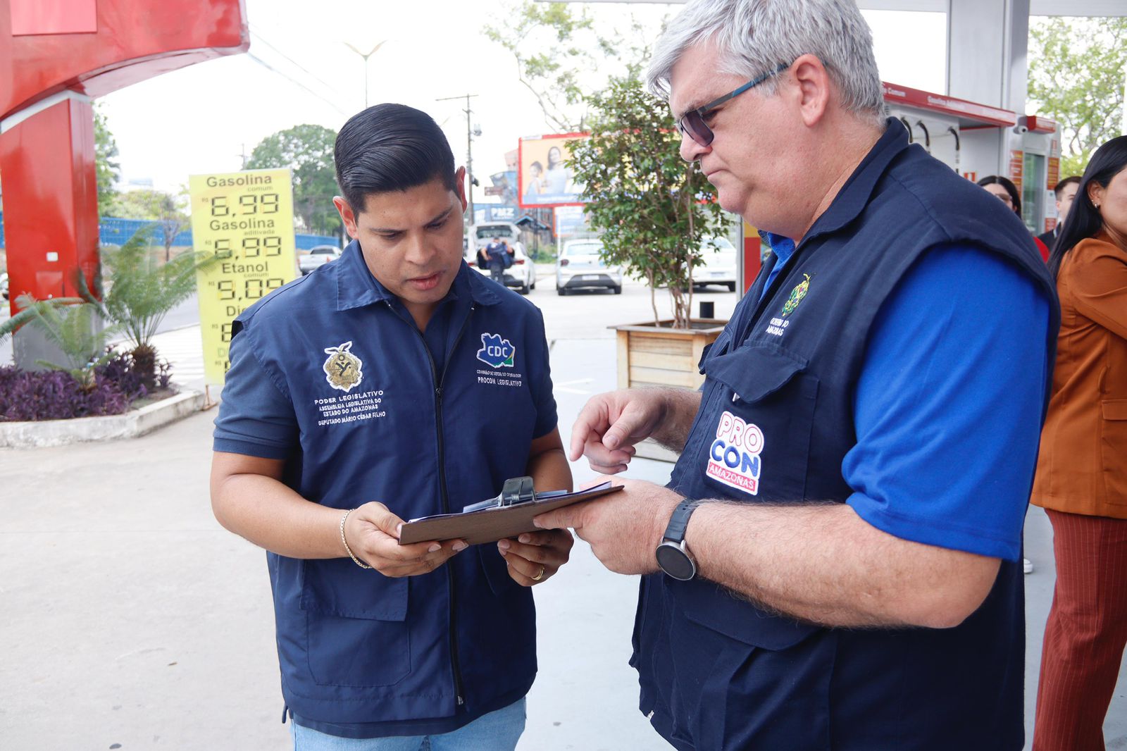 CDC-Aleam e Procon-AM fiscalizam postos após aumento no preço de combustível