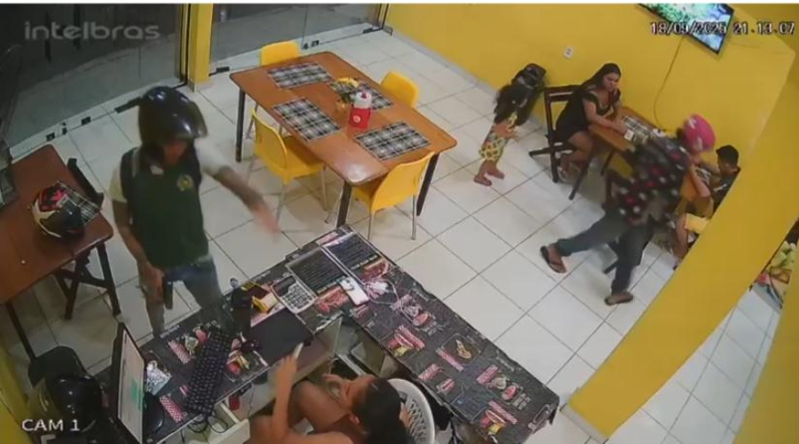 Vídeo: assaltantes invadem pastelaria na zona Norte de Manaus