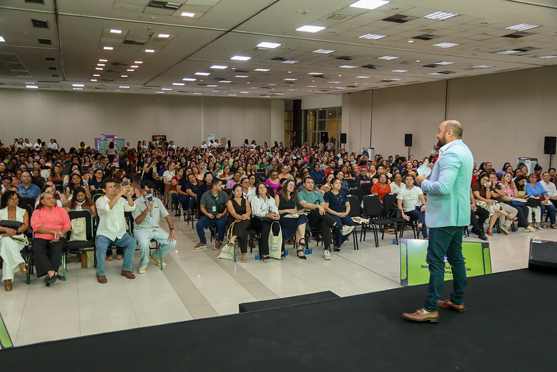 Seminário reúne educadores para fortalecer a fluência leitora na alfabetização