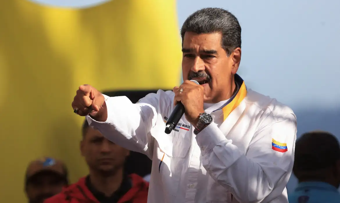 Maduro anuncia bloqueio de 10 dias da rede X por incitar guerra civil