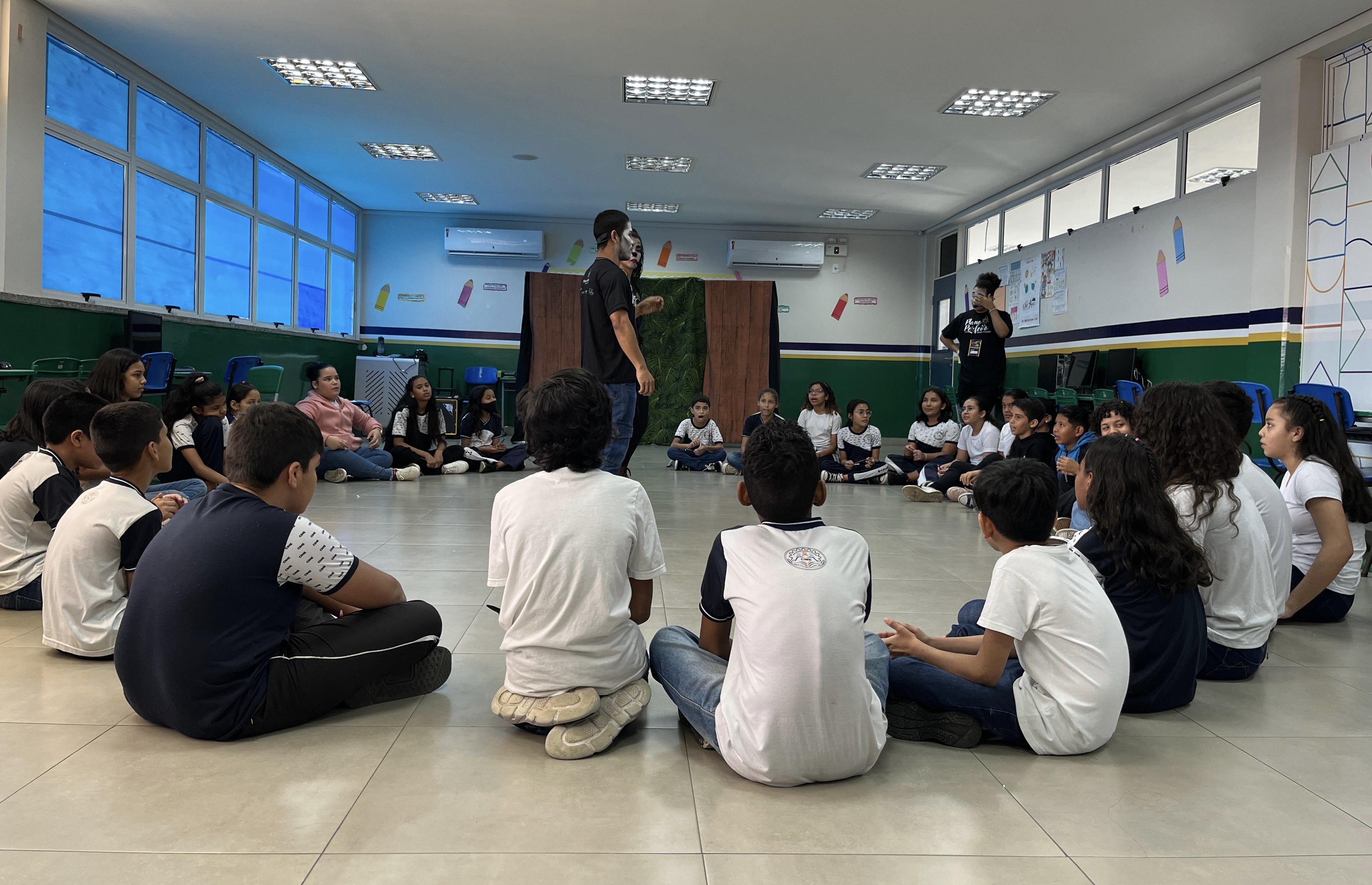 Projeto oferece oficinas gratuitas de iniciação teatral para jovens da zona Leste