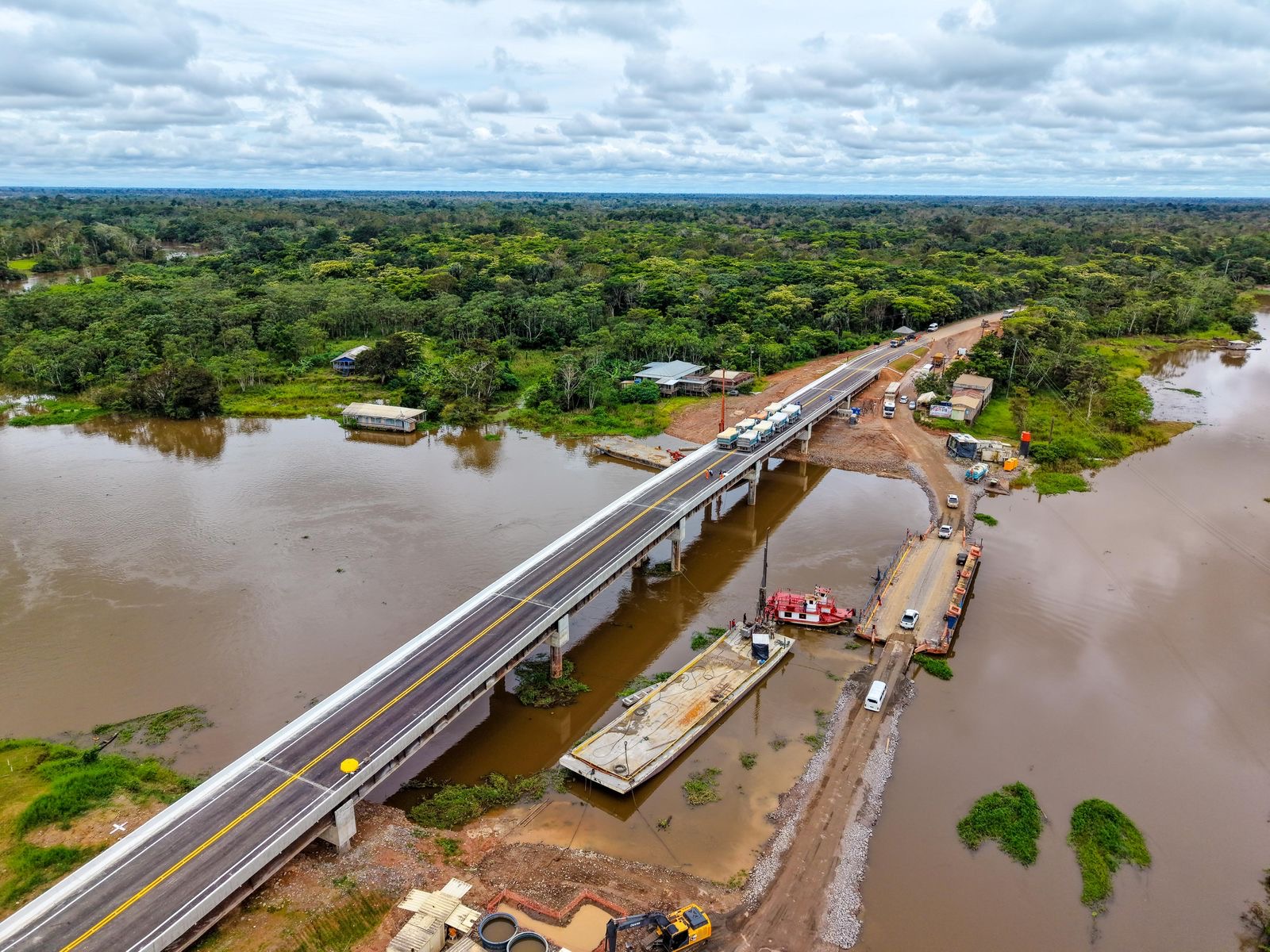 Ponte sobre o rio Autaz Mirim já está liberada para o tráfego na BR-319