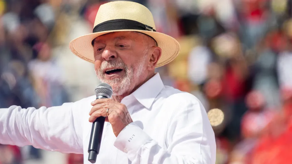Lula tem 47,1% e Flávio Bolsonaro registra 42,6% no segundo turno, aponta Atlas/Bloomberg