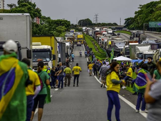 Lula veta anistia a caminhoneiros que bloquearam estradas em 2022