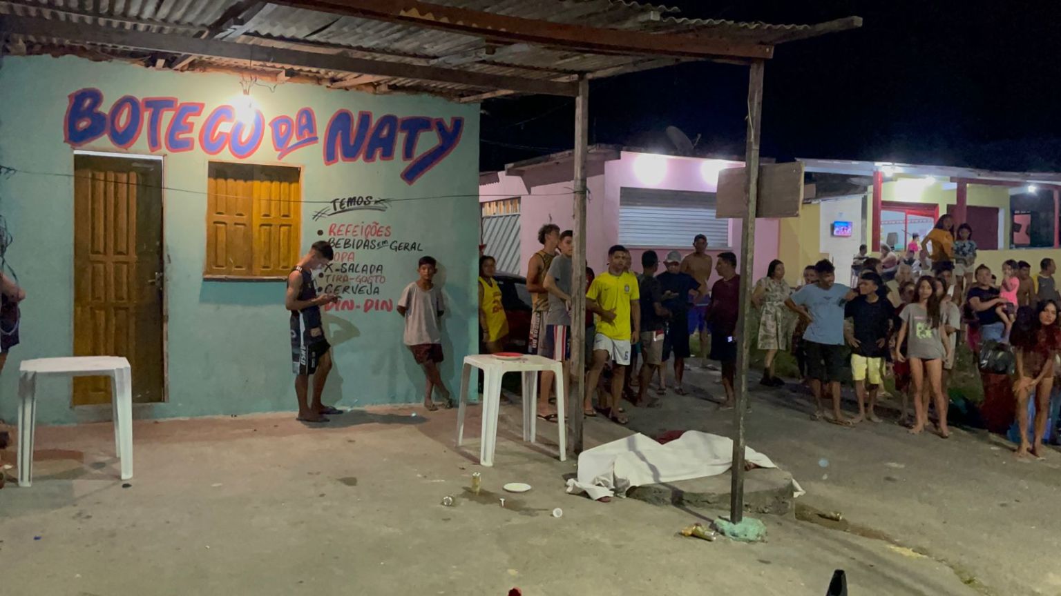 Homem é executado com tiro na cabeça em bar de Manaus