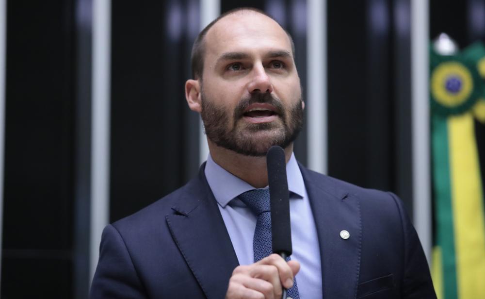 STF forma maioria para tornar Eduardo Bolsonaro réu no tarifaço
