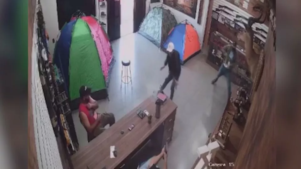 Tentativa de assalto em loja de armas no Paraguai deixa um assaltante morto