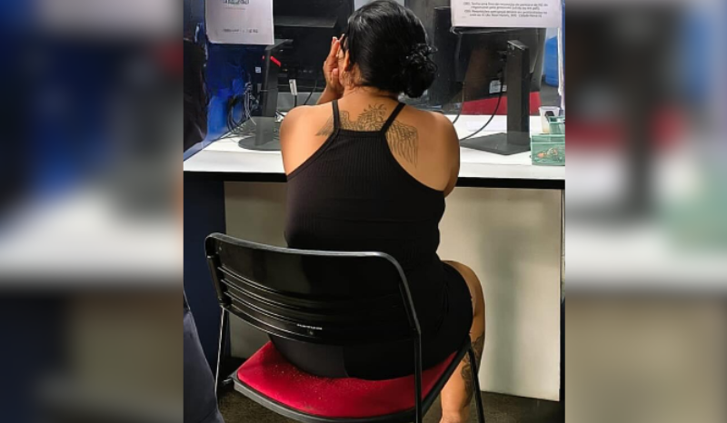 Foragida por homicídio, mulher é presa no dia do aniversário em Manaus
