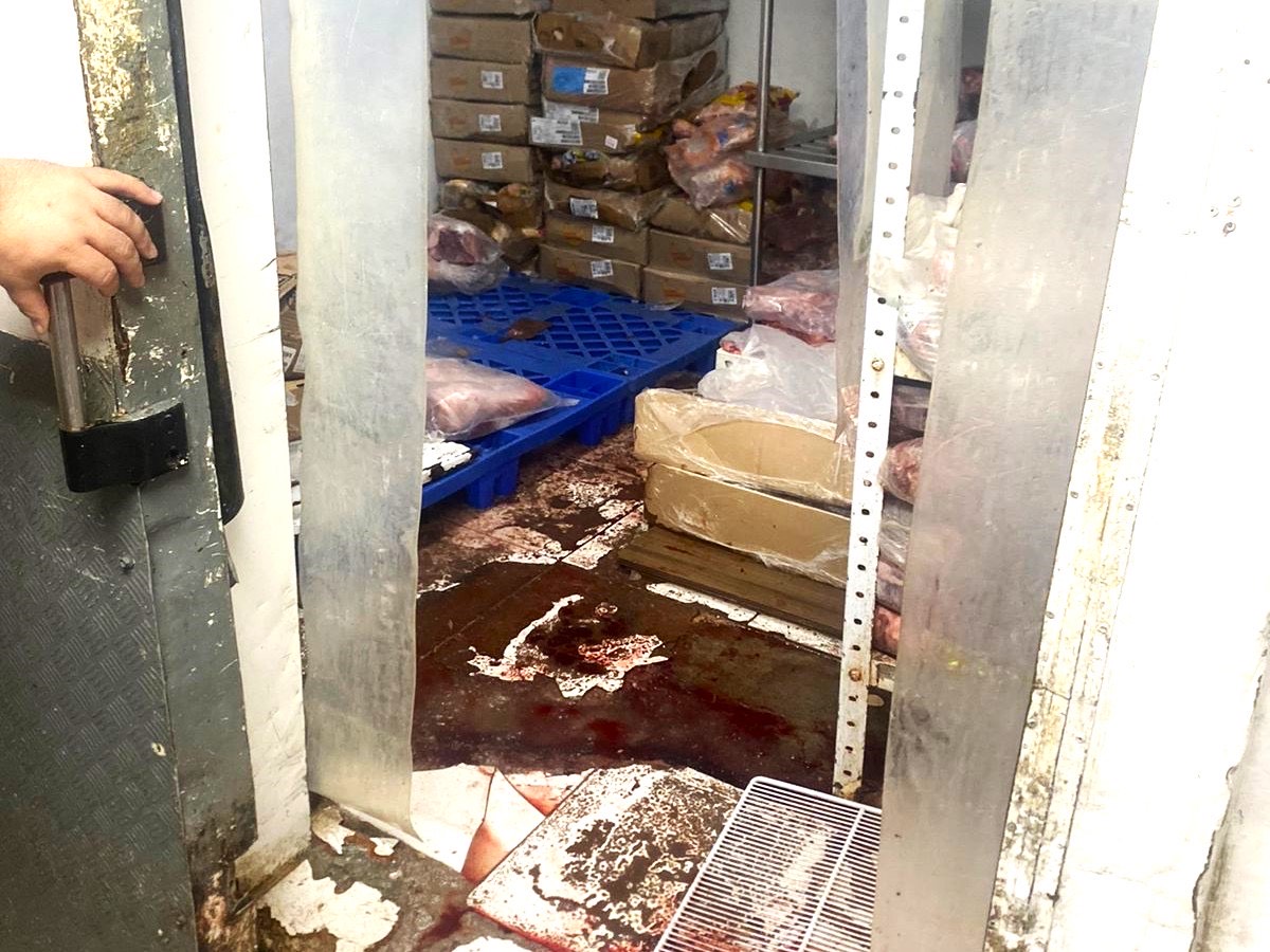 Visa Manaus apreende 1,6 tonelada de carne em condições irregulares em supermercado