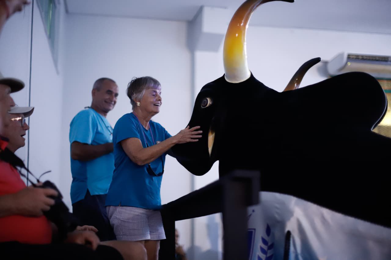 Boi Caprichoso abre temporada de shows para turistas internacionais