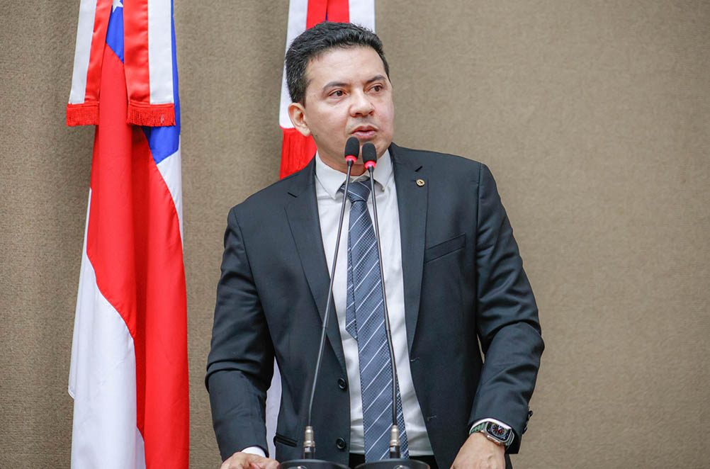 Deputado Delegado Péricles usa tribuna da Aleam para espalhar fake news sobre morte de Charlie Kirk