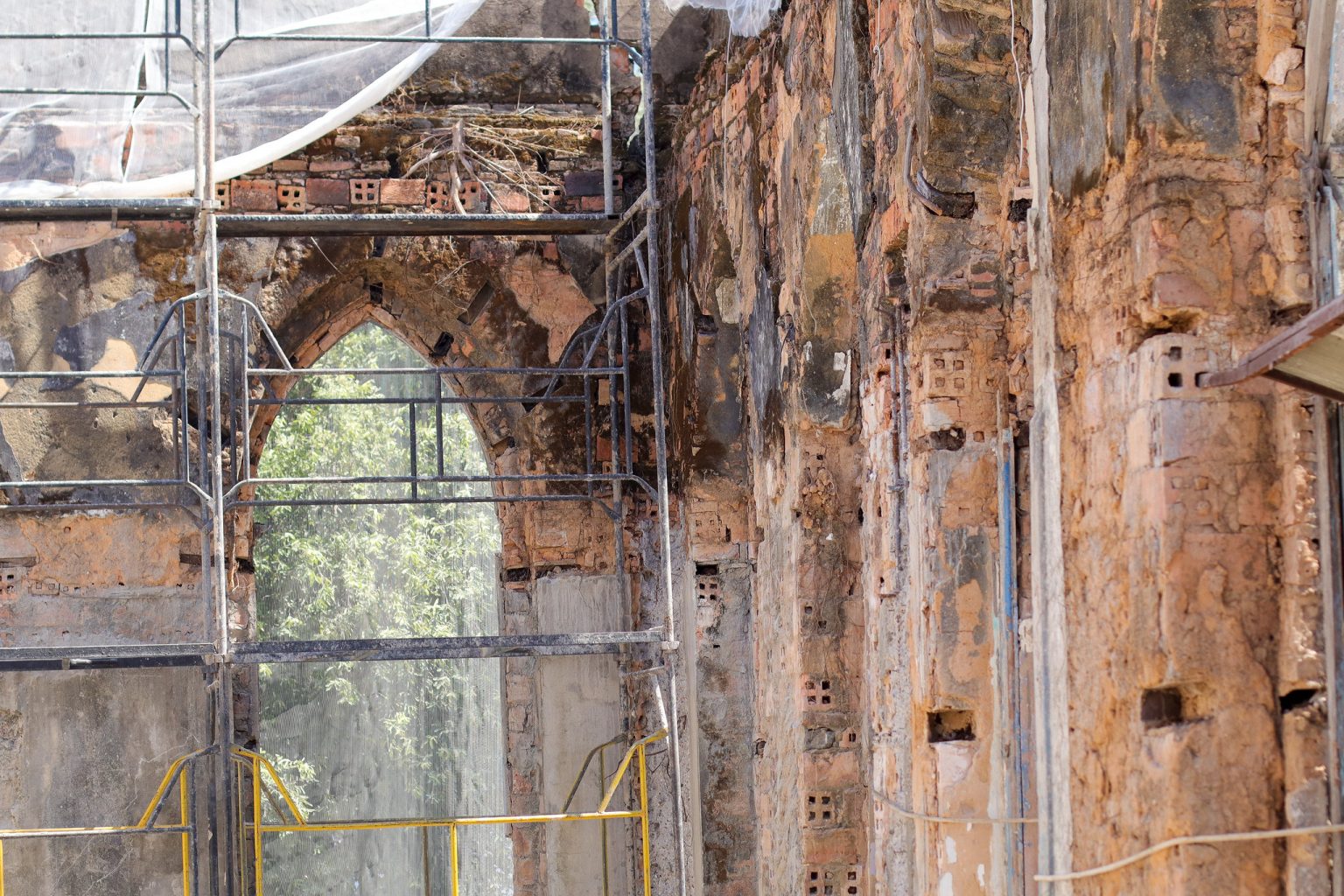 Obras do casarão de São Vicente avançam com restauro da fachada
