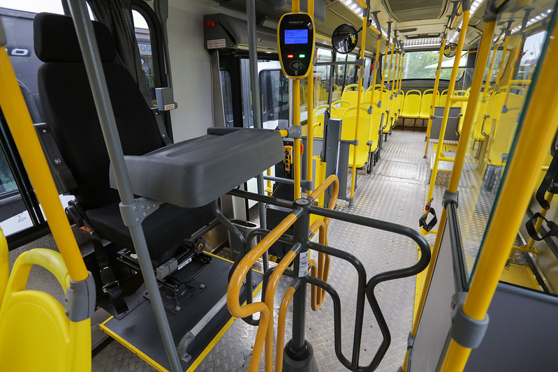 David Almeida entrega mais 40 novos ônibus para cidade