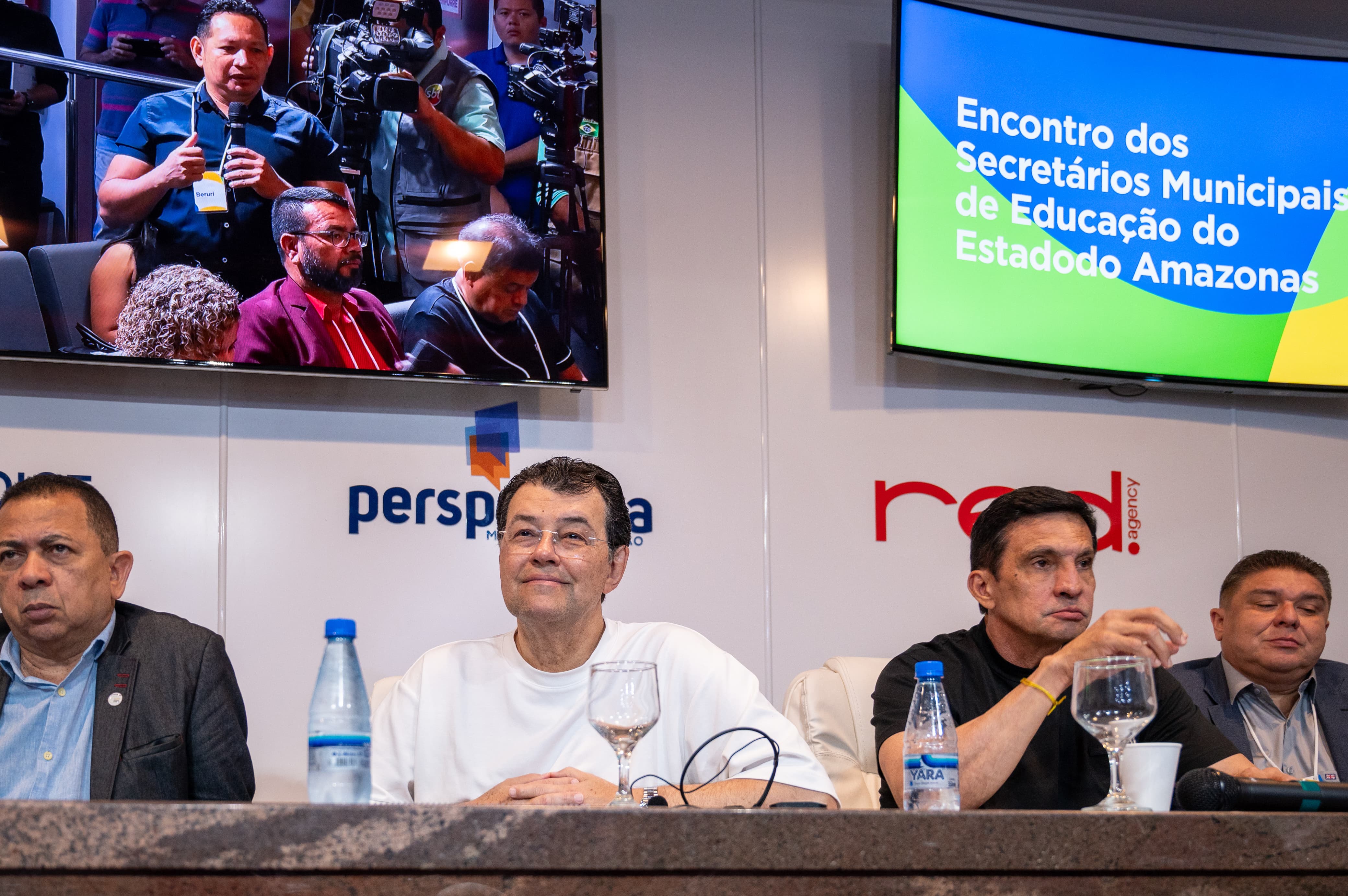 Eduardo Braga recebe secretários de educação do AM para discutir melhorias no ensino