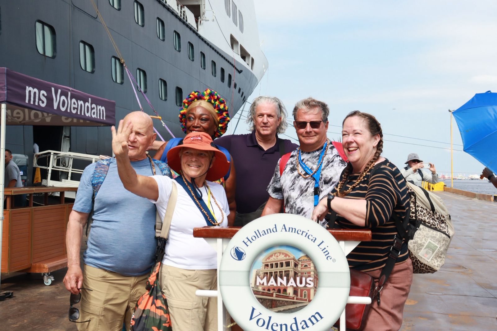 Manaus recebe mais de 2 mil visitantes do navio MS Volendam