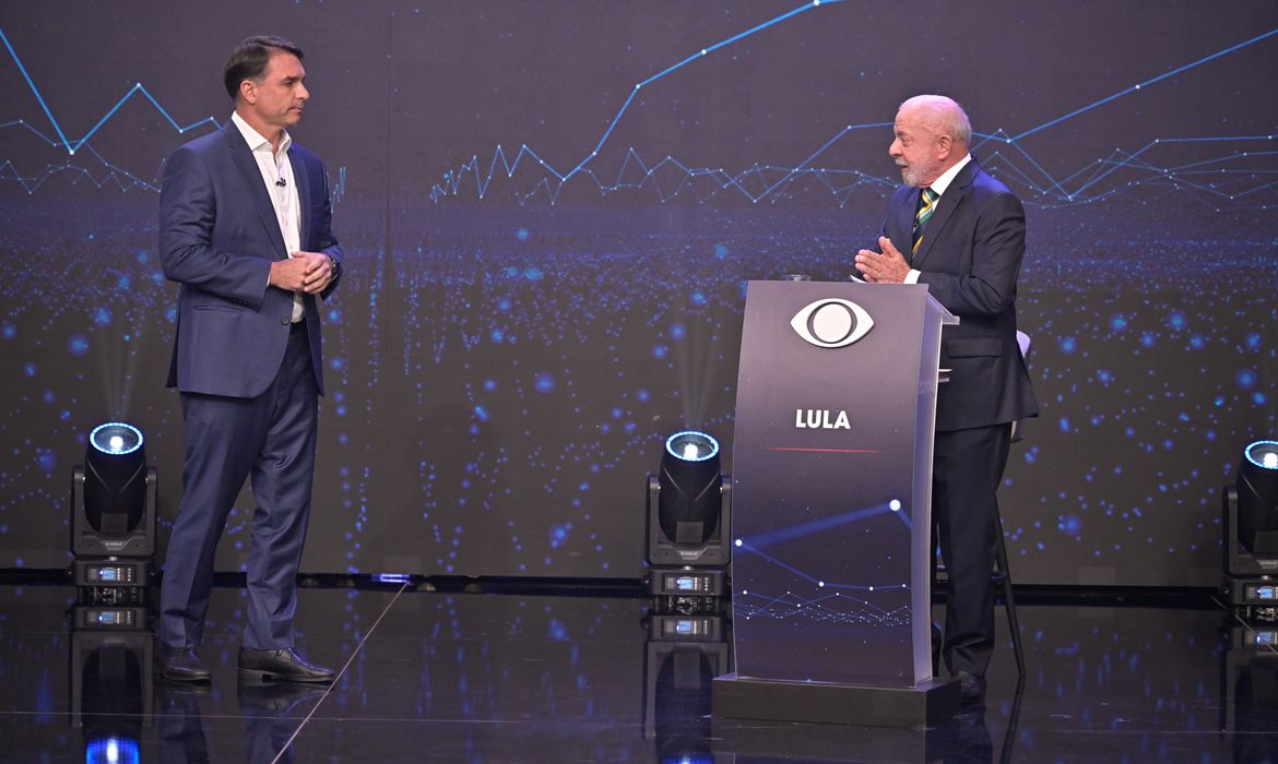 Campanha de Lula apresenta acordo com Flávio para abrir sigilos