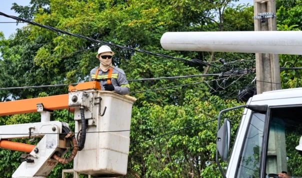 Justiça suspende troca de cabos de energia e manda ANEEL fiscalizar no AM