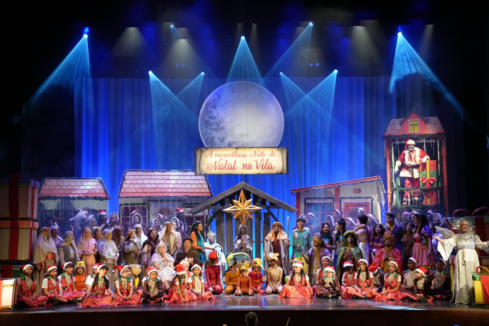 'O Natal da Vila Caminho' leva emoção ao Teatro Amazonas