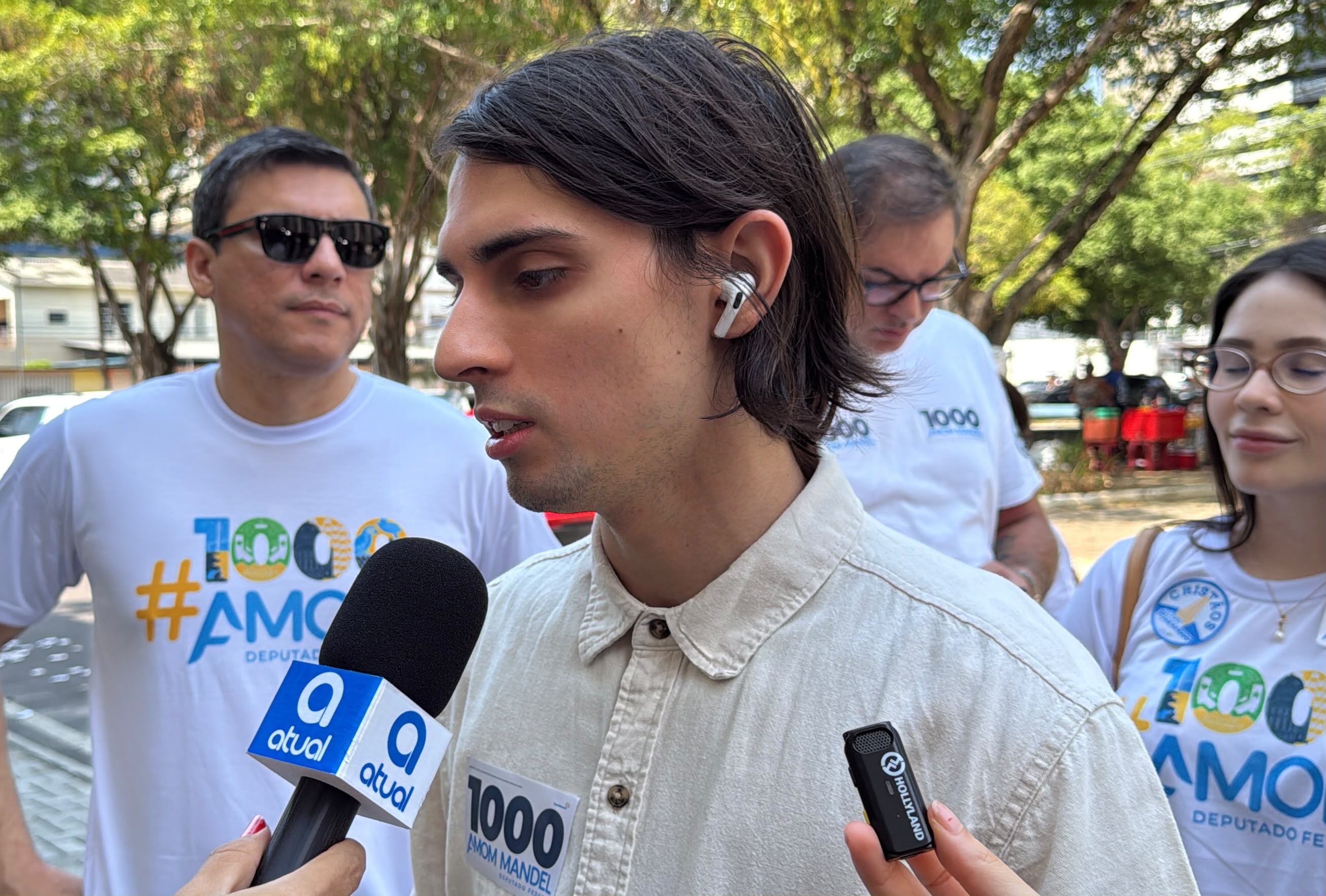 Amom vota em Manaus e faz apelo por escolha consciente nas urnas
