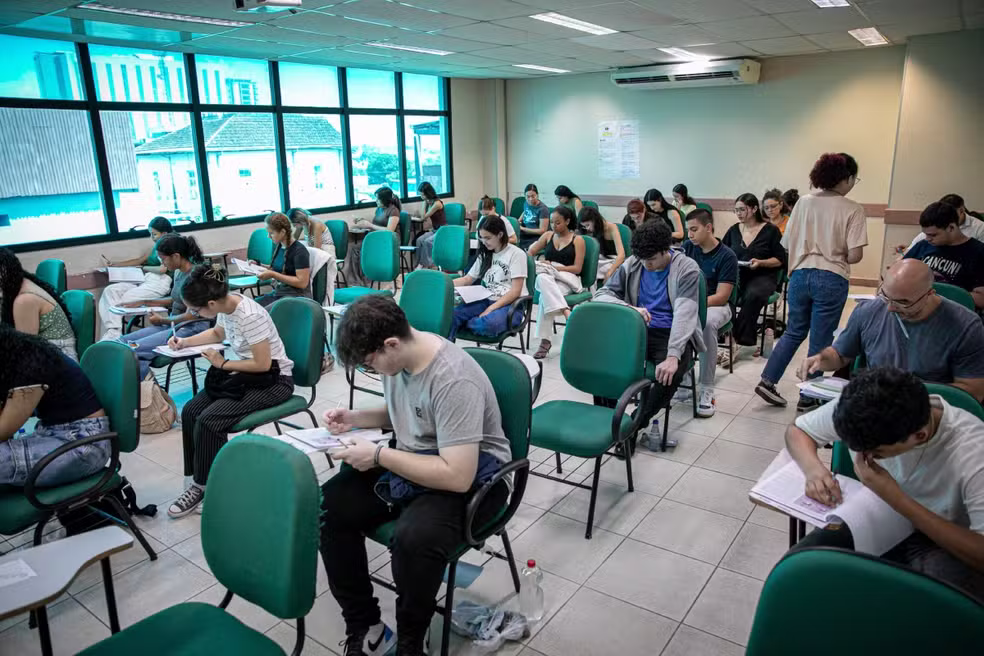 Inscrições para o Vestibular 2027 e SIS da UEA terminam nesta quinta-feira (13)