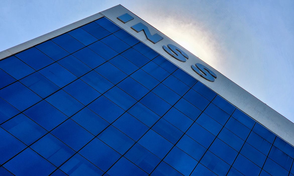 INSS devolve mais de R$ 1 bilhão a beneficiários com descontos ilegais