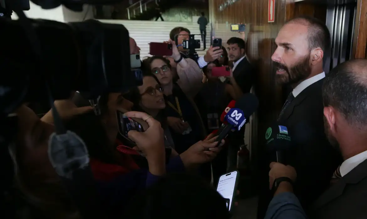 Por unanimidade, STF torna Eduardo Bolsonaro réu por atuação nos EUA